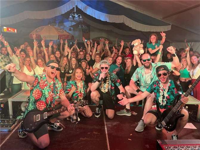 Klasse Stimmung! Die Band feierte mit den Gästen von nah und fern. Quelle: Ortsgemeinde Marienrachdorf