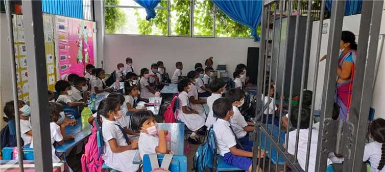 Klassenräume platzen aus allen Nähten.