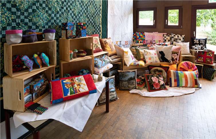 Klassicher Patchwork sowie kunstvoll gestaltete Gegenstände findet man bei den Quiltwachteln.