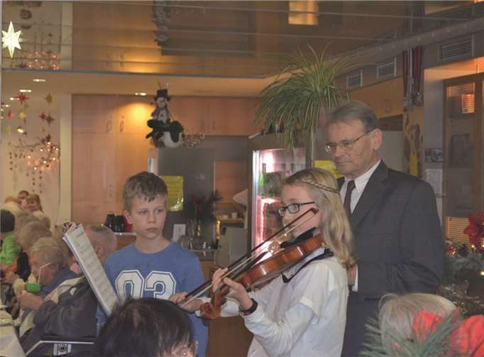 Klassik und Moderne, Jung und Alt standen mit Leoini Schilberz, Tim Schilberz und Alois Gut auf der Bühne, einer von vielen musikalischen Höhepunkten.  E.T. Müller