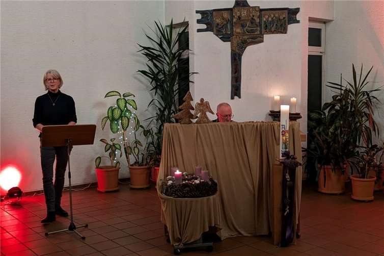 Klassische und moderne Advents- und Weihnachtslieder wurden gesungen.Fotos: privat