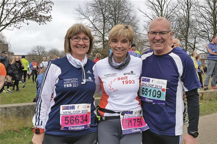 Klaus Blüher, Claudia Kaes und Christiane Gassen vom Lauftreff SV Westum starteten beim Venloer Halbmarathon. privat