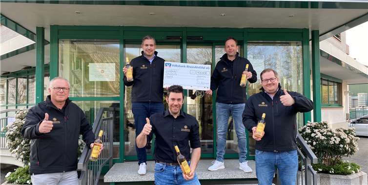 Klaus Creuzberg (Ansprechpartner Gastronomie), Vivien Graber (Verkaufsleiter), Christian Poppelreuter (Ansprechpartner Handel), Dominik Hübinger (Geschäftsführer), Mirco Burkardt (Verkaufsleiter). Foto: privat