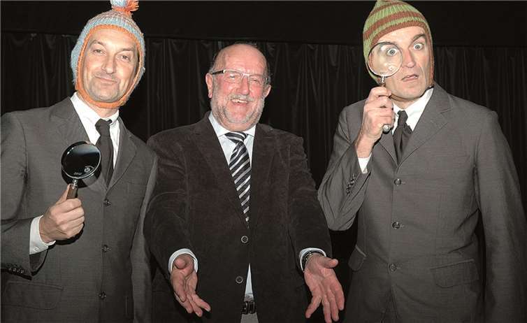 Klaus Grewe (Mitte) mit den beiden Preisträgern. -RFW-