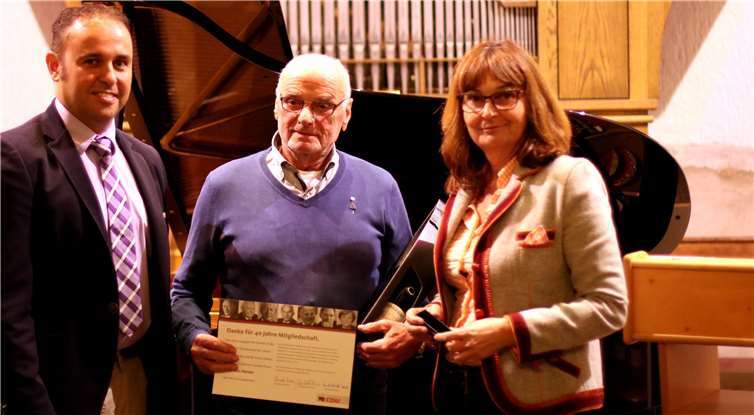 Klaus Hannes aus Brodenbach wurde für 40 Jahre Parteimitgliedschaft geehrt. V.l.n.r: Jens Firmenich (CDU Vorsitzender), Klaus Hannes und Mechthild Heil (MdB und CDU Kreisvorsitzende).Christian Schuth