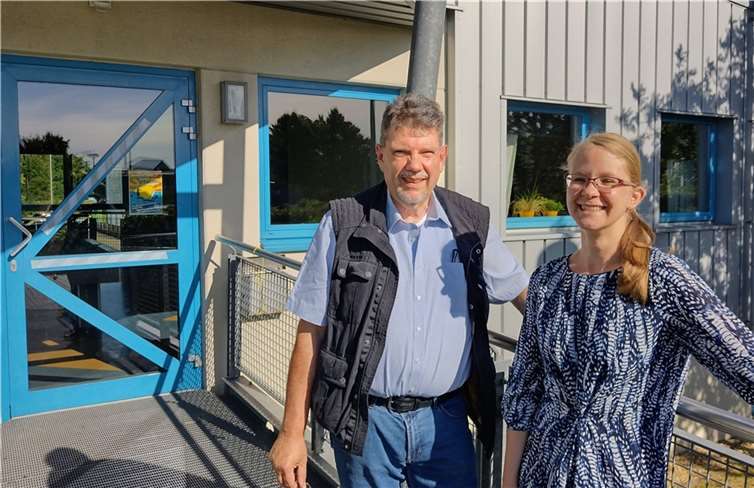 Klaus Herbel und Svenja Budde vor dem Jugendtreff in Mülheim-Kärlich. Quelle: