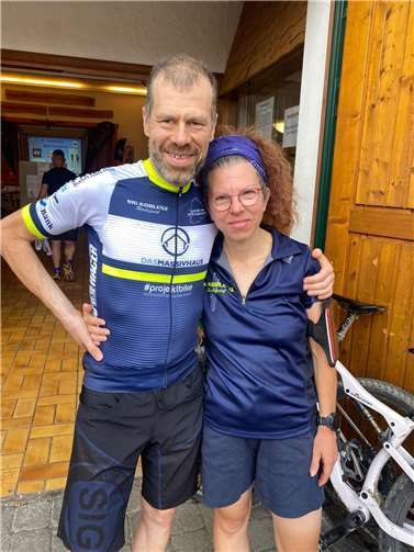 Triumph in Schmallenberg Klaus-Jörg mit Ehefrau Katja Marzina-Berlejung. Foto: privat