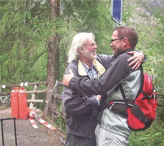 Klaus Karpstein mit seinem ehemaligen Schüler Andreas Wetzlar in Zermatt. privat
