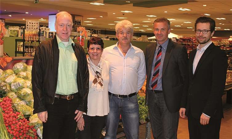 Klaus Meurer (l.) führte interessante Gespräche mit dem Inhaberehepaar Rudolphi und Vertretern der Handelskette EDEKA. privat