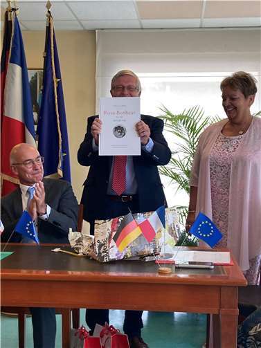 Klaus-Peter Treche, 2. Vors. Bürgerverein und Mme Annie le Corre, Présidente Comité de Jumelage Le Mée sur Seine.