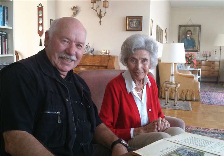 Klaus Ridder besuchte Gisela Herbstrith, die Tochter des Erbauers des Nürburgrings. Klaus Ridder