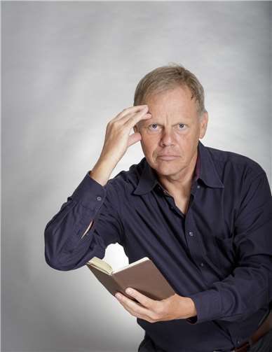 Klaus-Ulrich Moeller „blickt hinter die Kulissen“. www.gessingerbildwerk.de