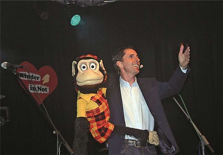 „Klaus“ und Affe Willi stellten die Lachmuskeln des Publikums auf eine echte Zerreißprobe.