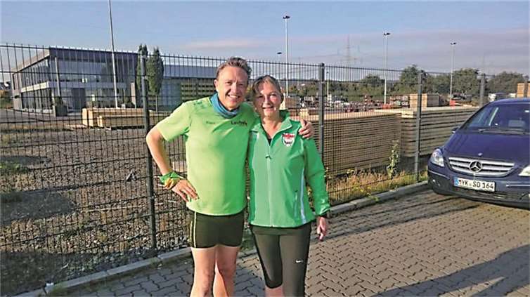 Klaus und Almuth flott durch den Gewerbepark.