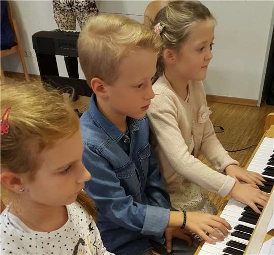 Klavier-Trio.  KMS MYK