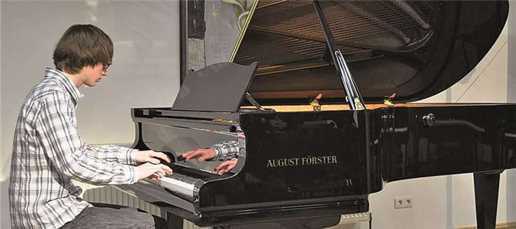 Klavierschüler präsentieren ihr Können.KMS MYK
