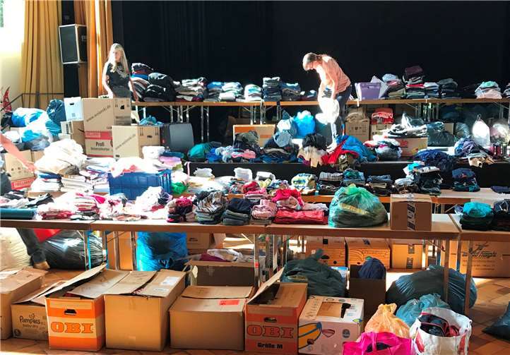 Kleidung, Lebensmittel, Hygieneartikel, Betten… die Spendenbereitschaft ist groß. Foto: Gemeinde Wachtberg/js