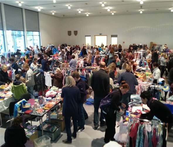 Kleidung, Spielzeug und Kinderfahrzeuge gibt es auf dem Basar in der Bendorfer Stadthalle zu finden. privat