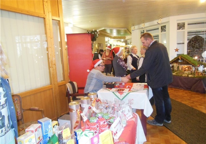Klein aber fein war das Angebot auf dem traditionellen Weihnachtsbasar des St. Johanniter-Seniorenhauses am 1. Adventssonntag. privat