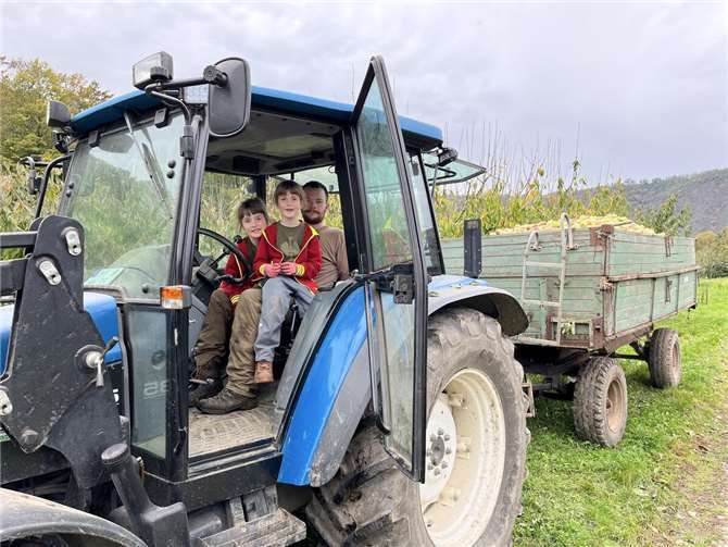 Klein oder Groß packten mit an. Foto: Heidehof
