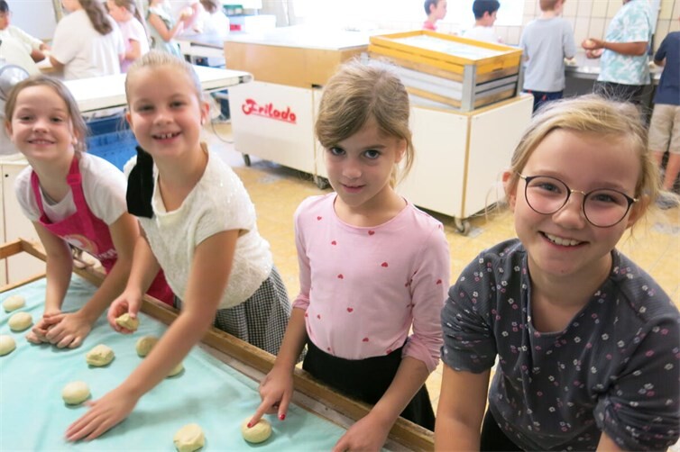 Kleine Bäckerinnen