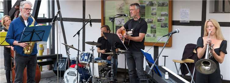 Kleine Dorfmusik mit u.a. der Band Rott Music.Foto: Gemeinde Wachtberg/mm