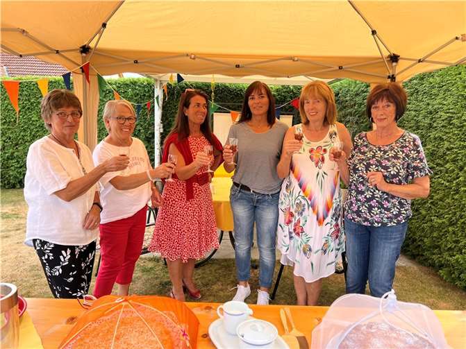 Kleine Feierstunde zum 40-jährigen Bestehen der Abteilung „FitnessPur“.  Fotos: privat