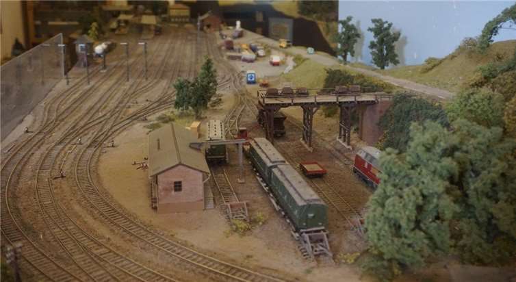 Kleine Landschaften sind naturgetreu nachgebildet.