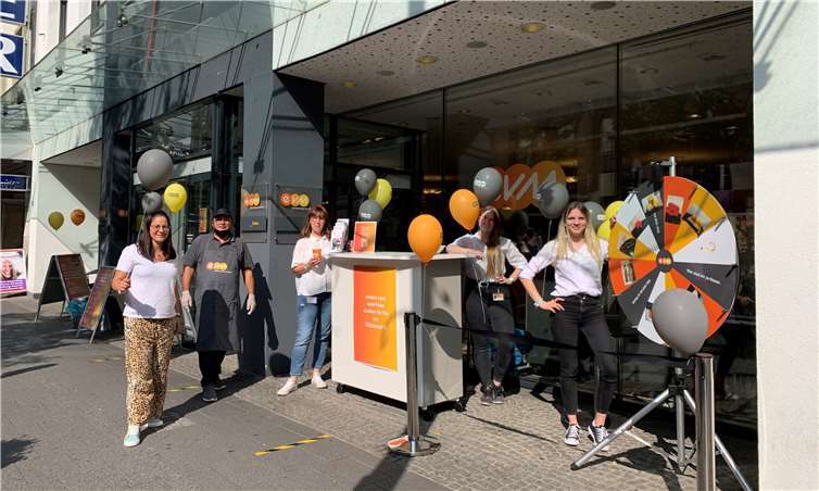 Kleine Überraschungen und Sofortgewinne am Glücksrad wurden bei der Schängel-Shopping-Week in Koblenz geboten.Copyright: evm Koblenz