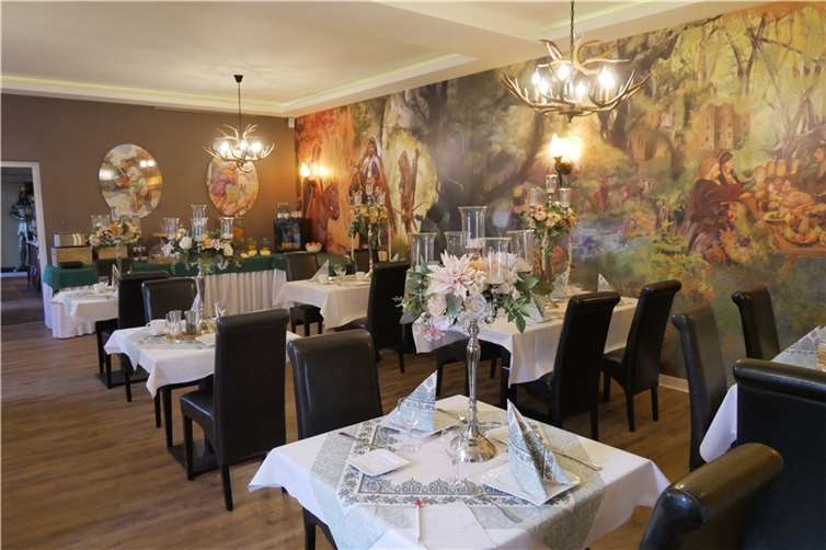 Kleine britische Auszeit beim Englischen Frühstücksbuffet im Themenraum Robin Hood. Foto: CD