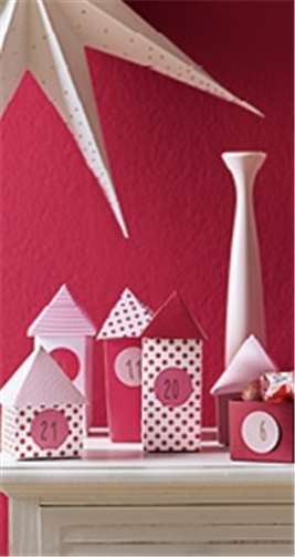 Kleine dekorative Häuschen bieten Unterschlupf für Kleinigkeiten, z.B. in Form eines Adventskalenders. Ferrero