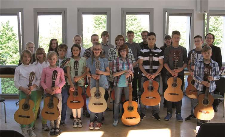 Kleine und große Gitarristen der Kreismusikschule Mayen-Koblenz trafen sich in Weißenthurm.privat