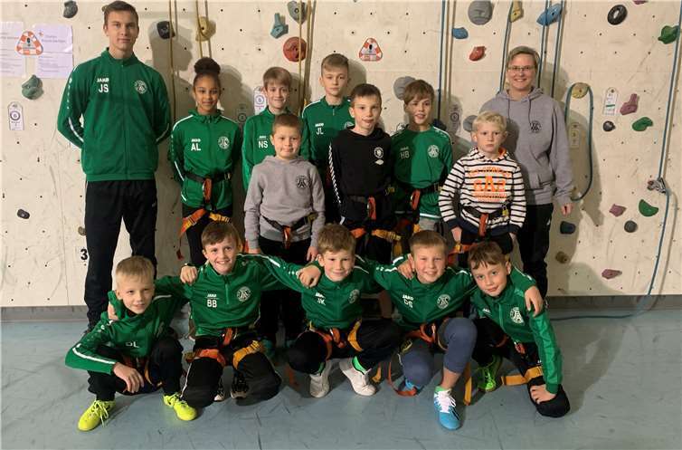 Klettern statt kicken - die Plaidter Panther hatten viel Spaß im Kanditurm in Andernach. Foto: privat