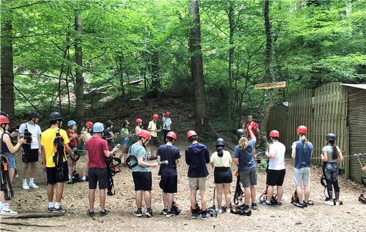 Kletterwald Sayn - die Gäste werden instruiert.