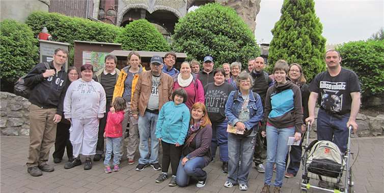 Klienten und Mitarbeiter der Ambulanten Dienste im Phantasialand. privat
