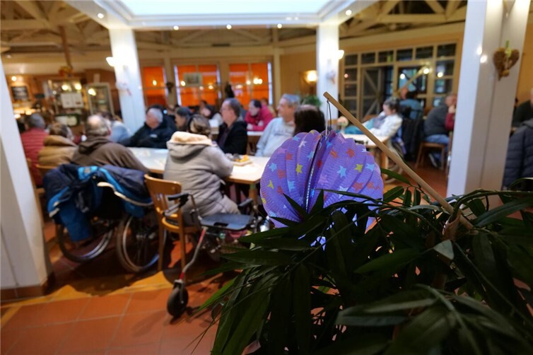 Klientinnen und Klienten der Teilhabedienste feierten in stimmungsvollem Ambiente das Fest des heiligen St. Martin. Foto: privat