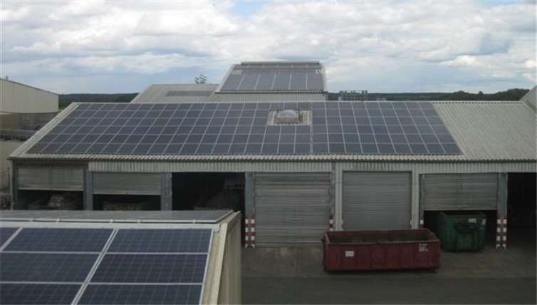 Klimapate Fa. Hündgen mit betrieblicher Photovoltaik-Anlage zur Eigennutzung / Einspeisung. Copyright: Firma Hündgen