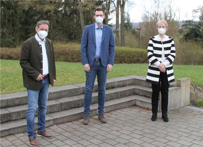 Klimaschutzmanager Johannes Baumannn (Mitte) hat kürzlich seine Arbeit aufgenommen.Foto: Kreisverwaltung