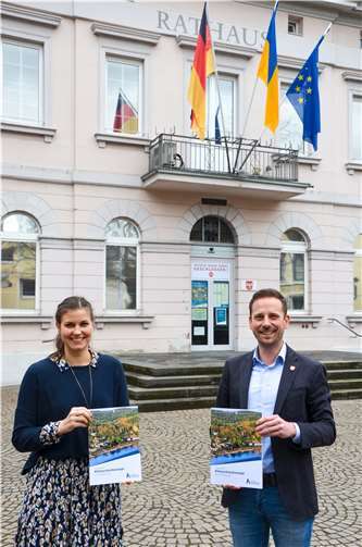 Klimaschutzmanagerin Chantal Zinke und Bürgermeister Björn Ingendahl. Foto: Stadt Remagen
