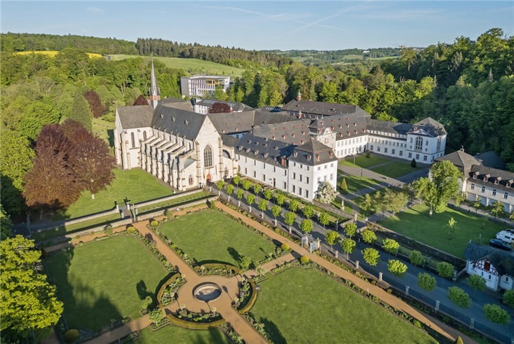 Wanderlust im Westerwald: Wo Natur auf Geschichte trifft  Kloster Marienstatt. Foto: Andreas Pacek