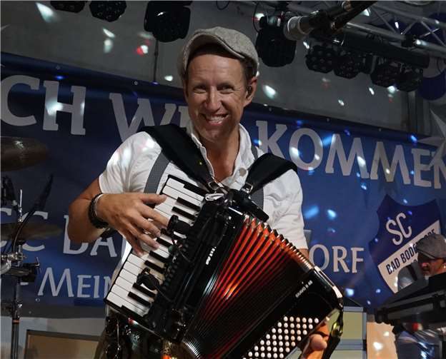 „Klüngelkopp“ Robert Kowalak brachte auf dem Akkordeon den Sound aus Kölle mit. Fotos: ROB
