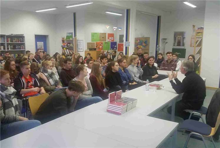Knapp 100 Schülerinnen und Schüler der Jahrgangsstufe 11 nahmen an der Lesung teil.Foto: privat