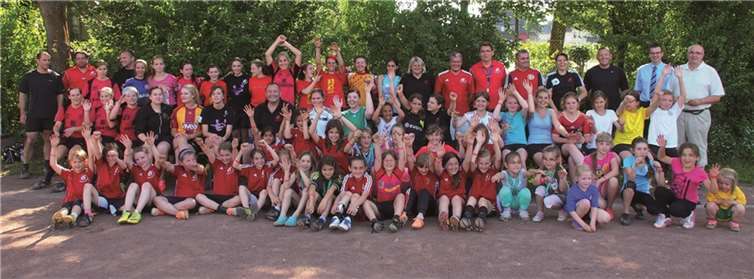 Knapp 100 weibliche Fußballerinnen aller Altersklassen hatten am "Tag des Mädchenfußballs" in Rübenach teilgenommen. privat