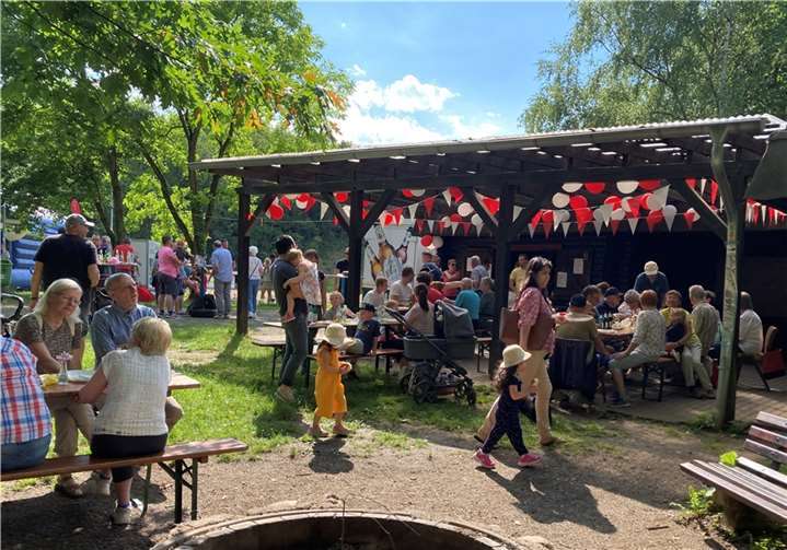 Knapp 200 Mitglieder verbrachten einige gesellige Stunden an der Grillhütte in Dattenberg.  Foto: privat