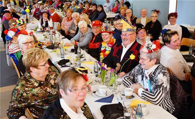 Knapp 300 Sinziger waren in den Helenensaal gekommen.Fotos: RASCH