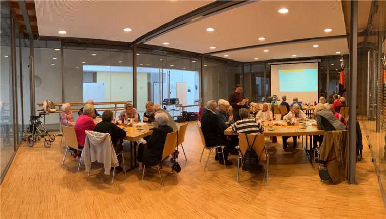 Knapp 40 Teilnehmende konnte Martin Busch (stellv. Vorsitzender) beim traditionellen Döppekooche der Kolpingfamilie Andernach begrüßen.  Foto: Judith Lehnigk-Emden