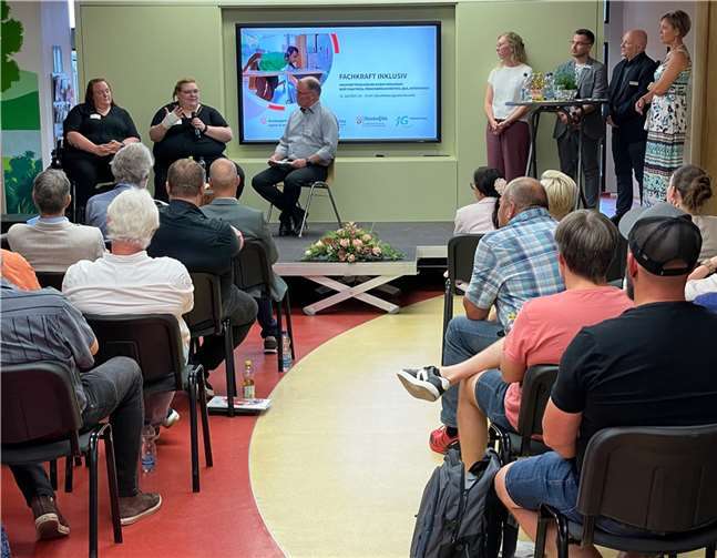 Knapp 60 Interessierte verschiedener Unternehmen waren ins Berufsbildungswerk Neuwied zur Erstauflage der Veranstaltung „Fachkraft Inklusiv“ gekommen.  Foto: Katrin Zieger