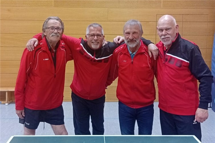 Knapp hinter der 7. Mannschaft wurde die 6. Mannschaft Zweiter (v. l.) Dieter Schäfer, Frank Hohenschurz, Wolfgang Meyer und Rainer Rönn