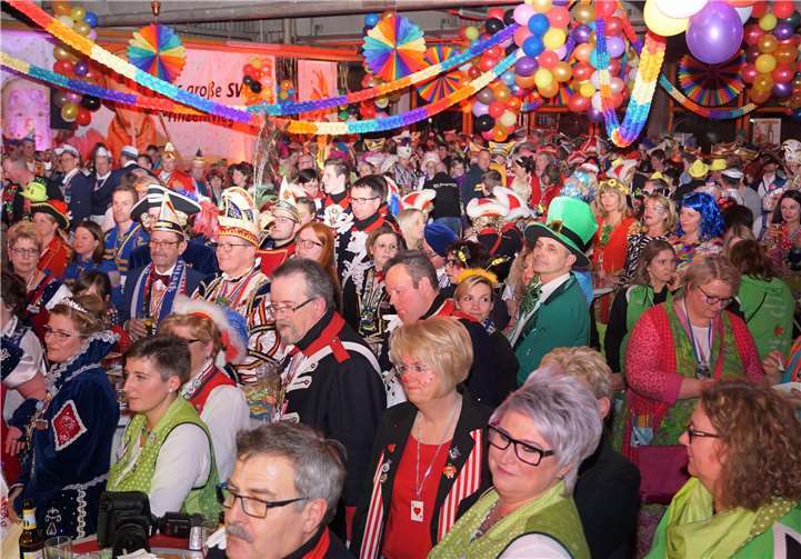 Knapp siebenhundert Karnevalisten aus allen Stadtteilen waren der Einladung der SWN gefolgt.