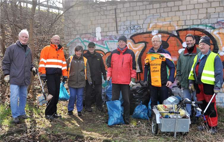 Knapp zehn Mitglieder der Rheinbacher ADFC-Ortsgruppe waren beim Müllsammeln im Einsatz.privat